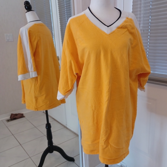 4/$60 Yellow & White Tee - Size Large - Picture 1 of 6